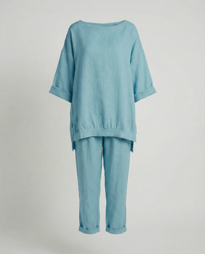 Comfortable women's leisure suit sporty