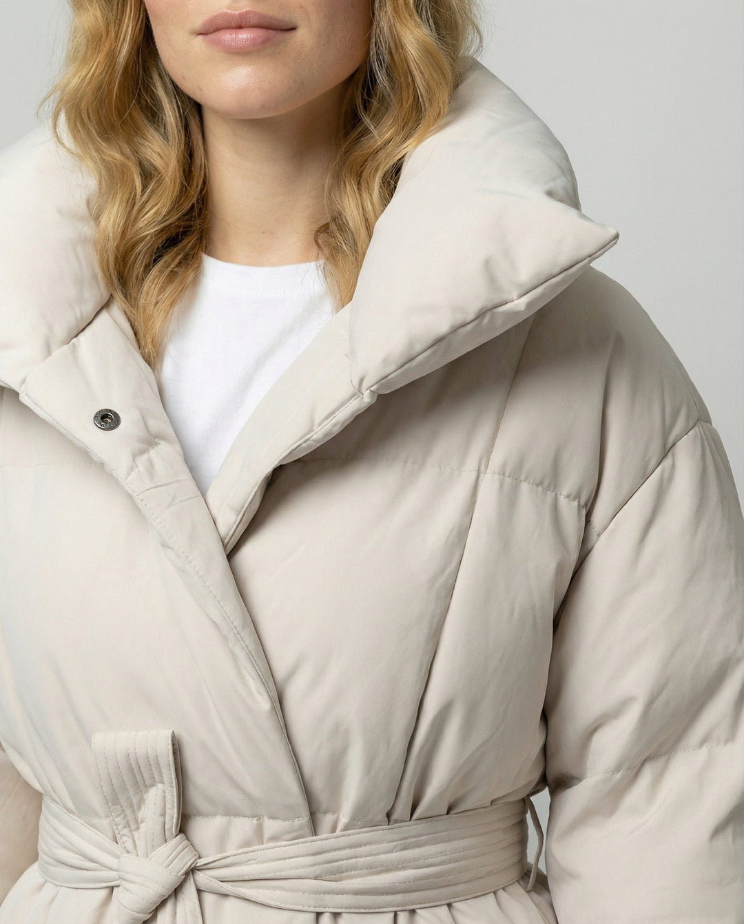 Fitted women's winter jacket